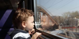 In treno con i bambini. Consigli e idee per un viaggio senza stress bambini in treno