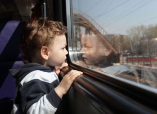 In treno con i bambini. Consigli e idee per un viaggio senza stress bambini in treno