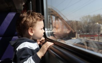In treno con i bambini. Consigli e idee per un viaggio senza stress bambini in treno