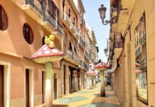 Alicante con bambini: cosa vedere, dove giocare e come godersi la città in famiglia Calle San Francisco: la via delle favole ad alicante