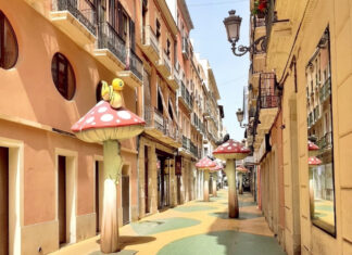 Alicante con bambini: cosa vedere, dove giocare e come godersi la città in famiglia Calle San Francisco: la via delle favole ad alicante