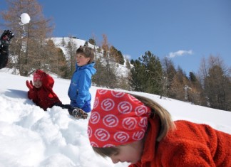 Sciare a Pila: divertimento in montagna con bambini senza stress