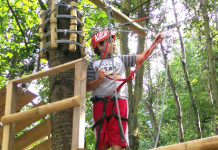 A spasso tra gli alberi nel parco avventura Parmaland parco avventura albering,