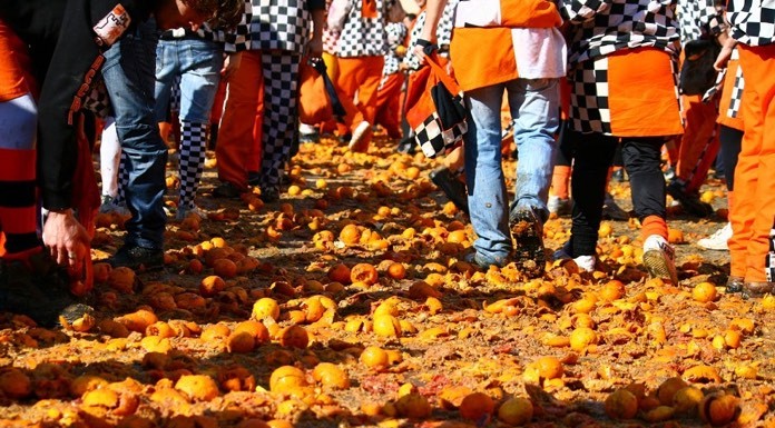 Carnevale di Ivrea- arance (molte) e coriandoli carnevale ivrea
