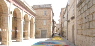 5 Infiorate da non perdere in Italia, tripudio di fiori e tradizioni infiorata montefiore