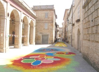 5 Infiorate da non perdere in Italia, tripudio di fiori e tradizioni infiorata montefiore