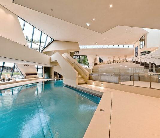 Terme di Villach: relax, benessere e divertimento a pochi chilometri dall’Italia terme di villach in austria con piscine con acqua di sorgente, spa, saune e aree divertimento.