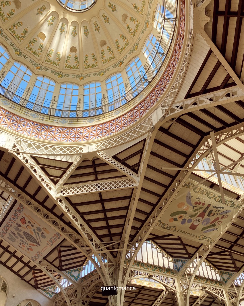 cupola di vetro alta 30 metri del mercado central di valencia