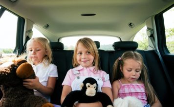 Giochi da far in auto con le cartelle Giochi da fare in auto con i bambini