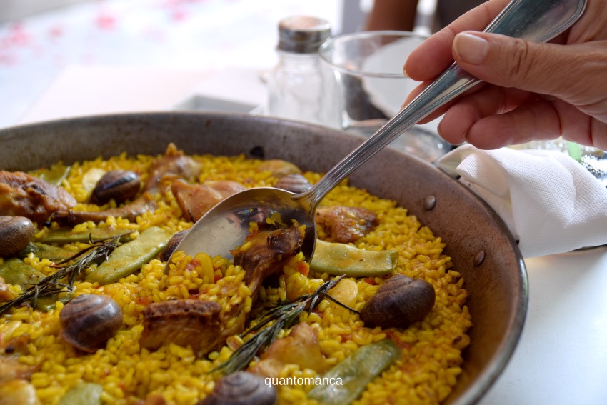 la paella tipico piatto di valencia