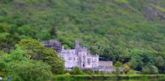 Kylemore Abbey – la suggestiva abbazia del Connemara Irlanda vacanze con Bambini - Panoramica di Kylemore Abbey - Quantomanca.com