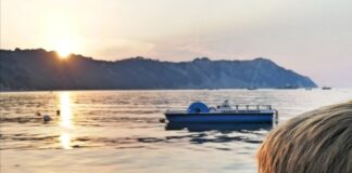Le splendide spiagge della Riviera del Conero con un bimbo marche per bambini