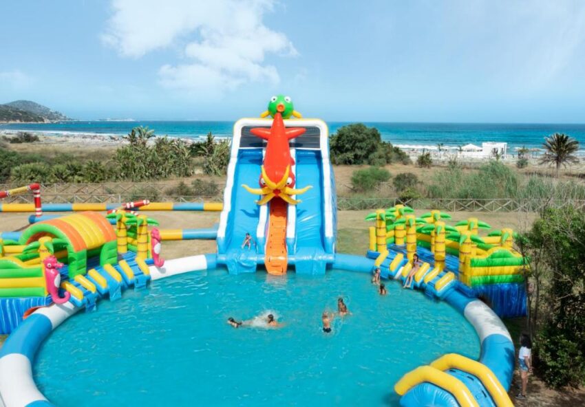 tonka village con parco acquatico in sardegna