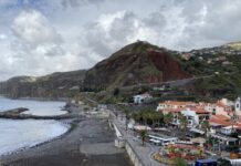 Noleggio auto a Madeira senza deposito e senza carta di credito: come funziona e perché conviene vista della costa di madeira