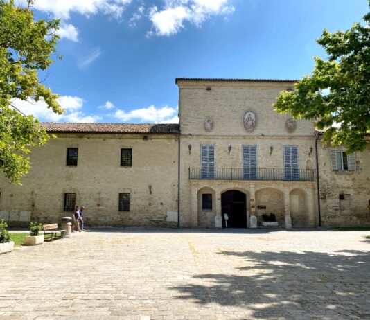 Abbadia di Fiastra: cosa vedere, orari e attività nella Riserva Naturale
