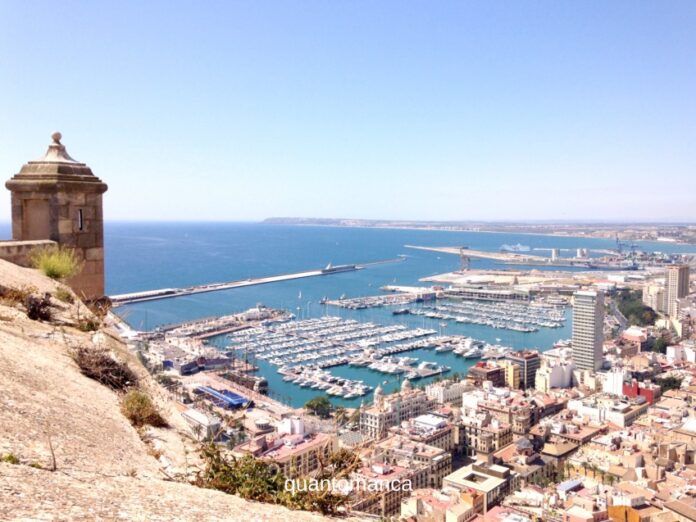 vista panoramica di alicante dal castello di santa barbara