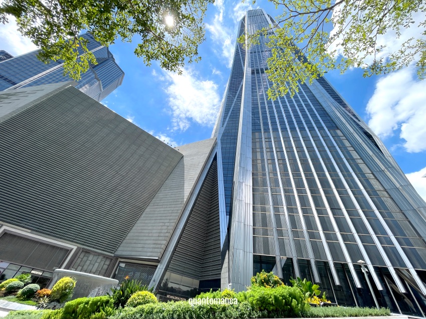 Ping An Finance Center a Shenzhen, uno dei grattacieli più alti del mondo visto dal basso