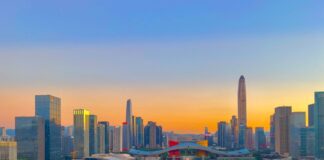 Shenzhen: perché fermarsi una settimana nella città più futuristica della Cina Skyline futuristico di Shenzhen nel distretto di Futian