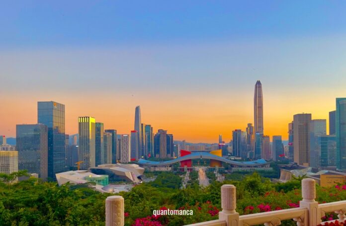 Skyline futuristico di Shenzhen nel distretto di Futian