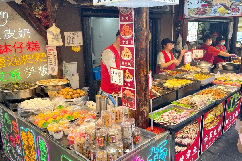 Dongmen Night Market a Shenzhen con bancarelle di street food