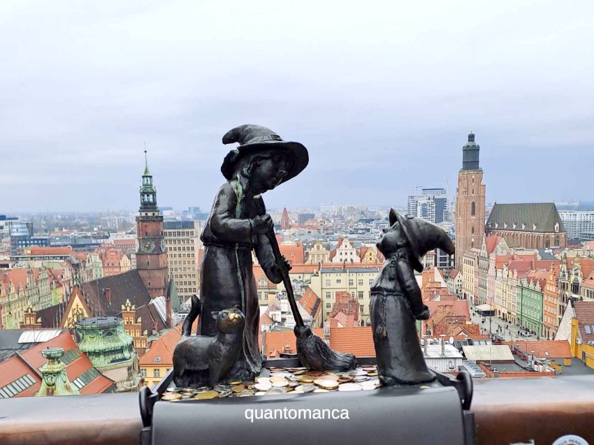 vista dall' alto di breslavia con gli gnomi in primo piano