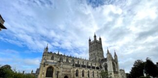 Cosa vedere a Gloucester: cattedrale, docks e Harry Potter in un giorno la cattedrale di Gloucester vista dall'esterno, uno dei simboli della città