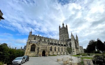 Cosa vedere a Gloucester: cattedrale, docks e Harry Potter in un giorno la cattedrale di Gloucester vista dall'esterno, uno dei simboli della città