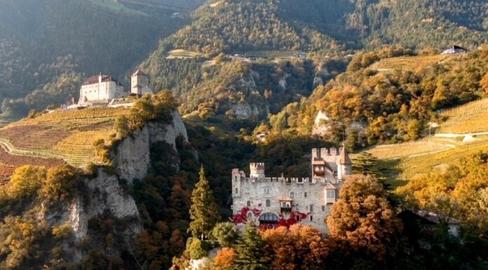 Castelli e leggende: un tour nel Medioevo meranese castel fontana inserito in un paesaggio montano vicino merano
