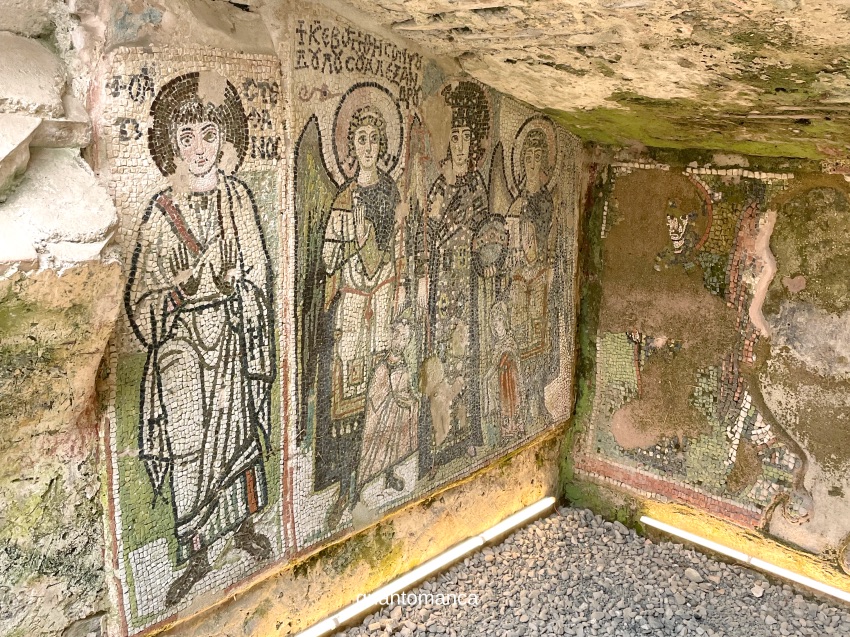 resti dei mosaici della cappella paleocristiana