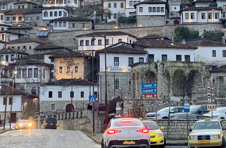 Noleggiare un’auto in Albania: tutto quello che devi sapere partendo dall’aeroporto di Tirana