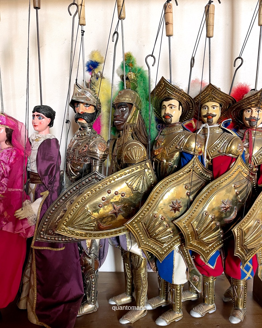 i pupi siciliani all' inerno del museo del Castello dei Conti di Modica