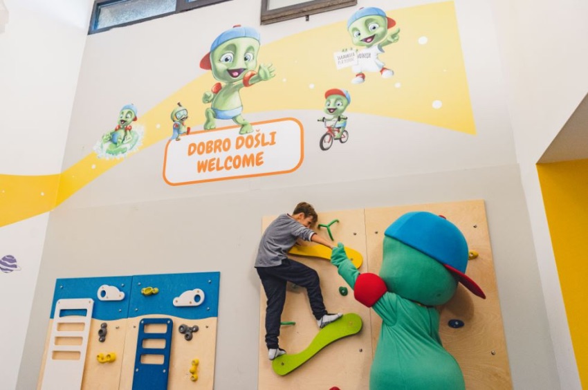 parete arrampicata per bambini alle terme tuhelj in croazia