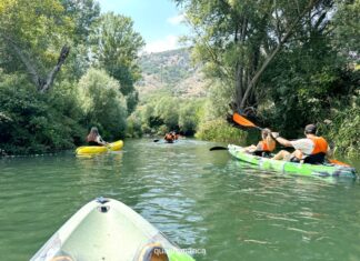 Canoa sul Tirino: un’esperienza lenta e rilassante in Abruzzo escursione in canoa sul fiume tirino in abruzzo