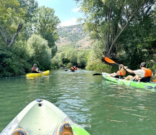 Canoa sul Tirino: un’esperienza lenta e rilassante in Abruzzo escursione in canoa sul fiume tirino in abruzzo