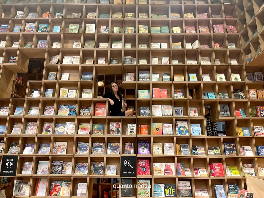 interno dell libreria BookXcess di kuala lumpur