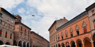 Da San Luca alla Motor Valley: Bologna è sempre più family friendly piazza di bologna