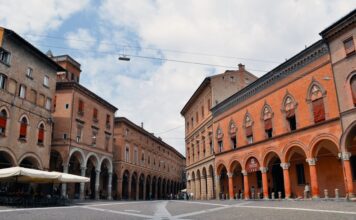 Da San Luca alla Motor Valley: Bologna è sempre più family friendly piazza di bologna