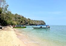 Langkawi: la pausa tropicale perfetta dopo le città della Malesia spiaggia sabbiosa e acqua cristallina di una spiaggi di langkawi in malesia