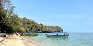 Langkawi: la pausa tropicale perfetta dopo le città della Malesia spiaggia sabbiosa e acqua cristallina di una spiaggi di langkawi in malesia