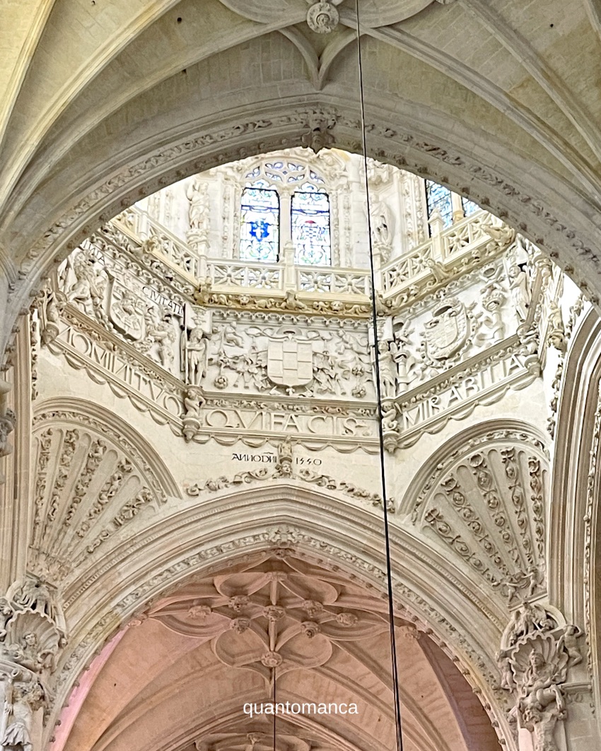 interno della cattedrale di burgos spagna