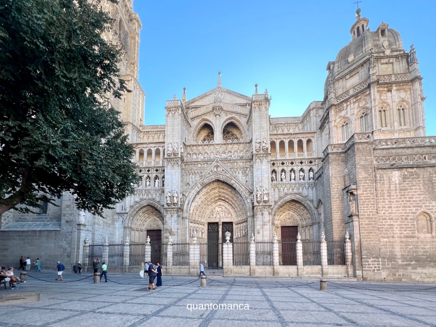 ingresso principale della cattedrale di toledo