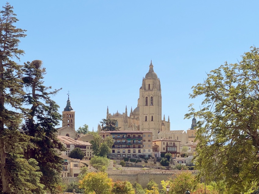 vista della cattedrale di segovia spagna