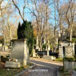 Halloween a Parigi: parchi, misteri e brividi per tutta la famiglia vista delle tombe al cimitero Père-Lachaise di parigi