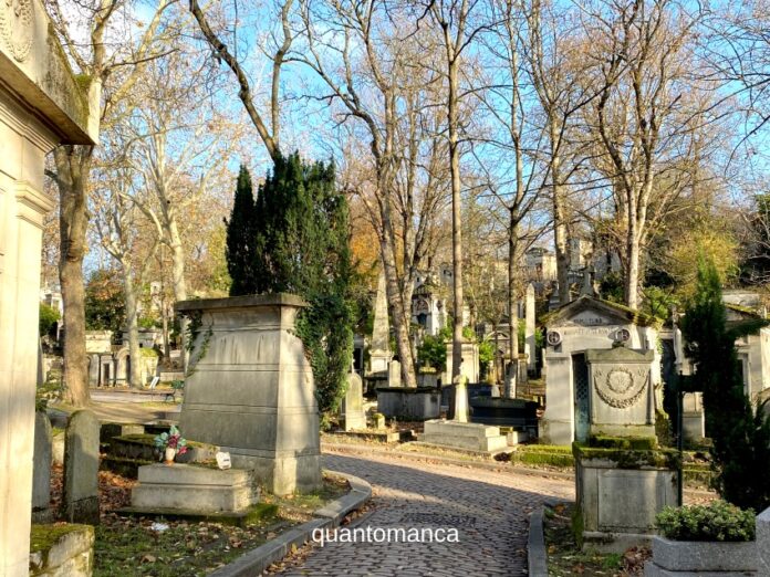 cimitero a parigi vista delle tombe al cimitero Père-Lachaise di parigi
