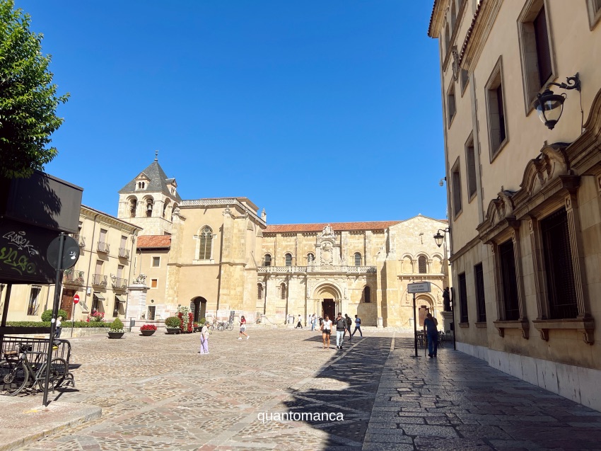 facciata della cattedrale di leon spagna