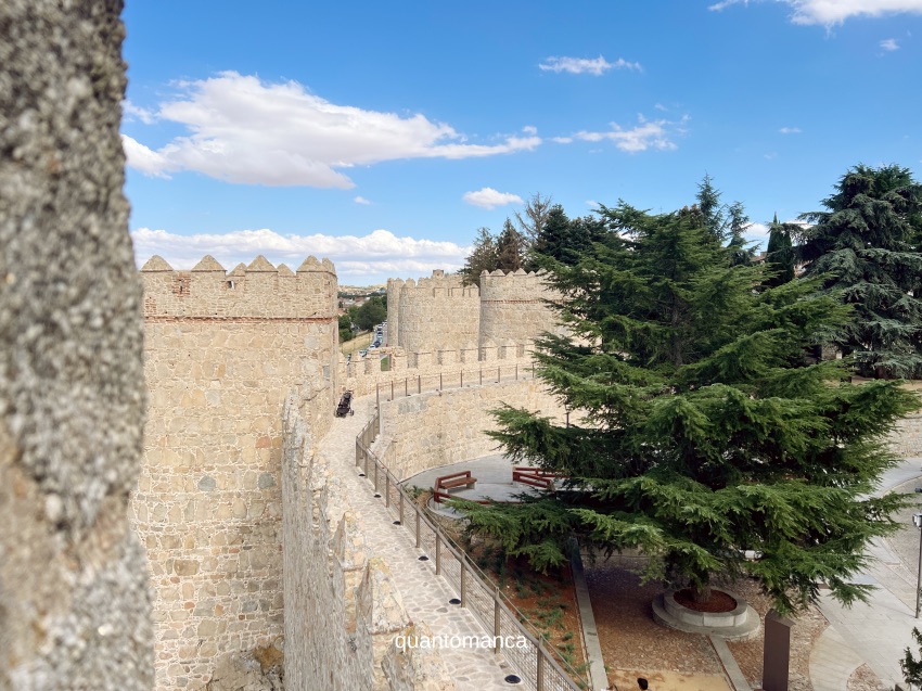 camminamento sulle mura della città di avila