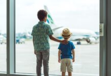 Genitori e bambini separati in aereo: cosa controllare quando i posti assegnati non sono quelli attesi