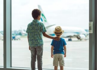 Genitori e bambini separati in aereo: cosa controllare quando i posti assegnati non sono quelli attesi