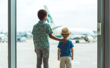 Genitori e bambini separati in aereo: cosa controllare quando i posti assegnati non sono quelli attesi