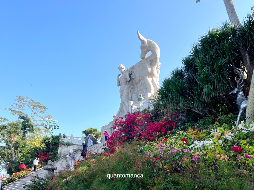 statua che racconta la leggenda di sanya